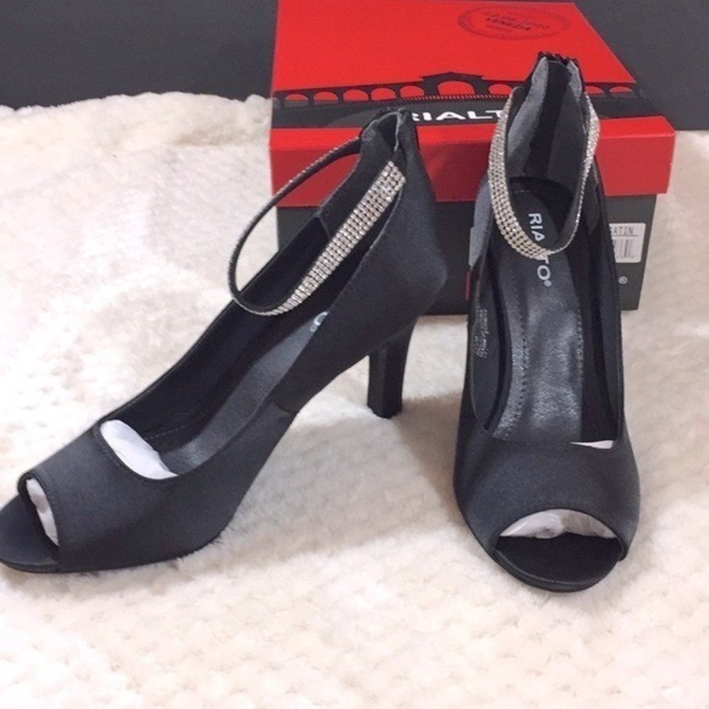 New in Box Rialto Rhodo Black/Satin Crystal Accent Evening Heels Women Size 8.5